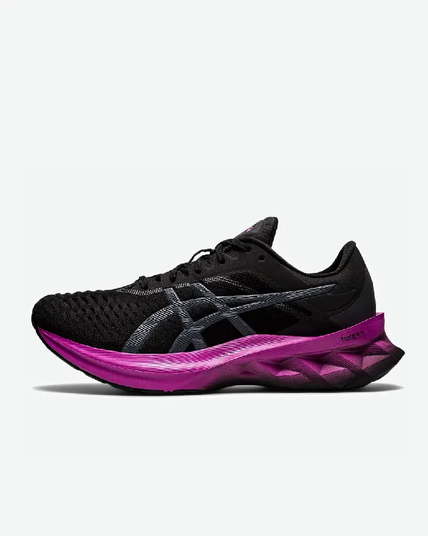 Asics Novablast W