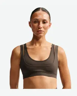 Brassière à encolure dégagée et double bretelle NikeSKIMS Matte Femme – 1/4