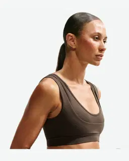 Brassière à encolure dégagée et double bretelle NikeSKIMS Matte Femme – 3/4