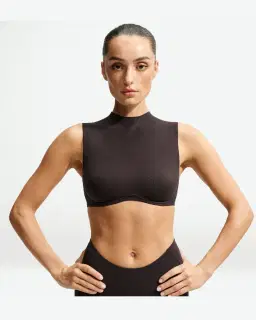 Brassière à maintien normal et col montant NikeSKIMS Studio Stretch Femme – 1/4