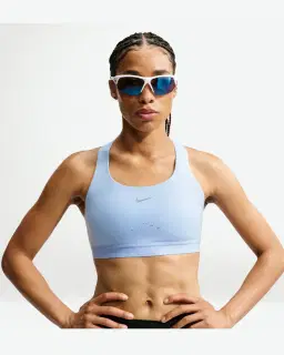 Brassière à maintien supérieur avec doublure légère Nike Swift Femme – 1/4