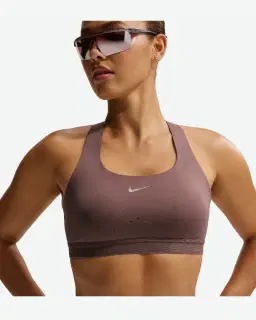 Brassière à maintien supérieur avec doublure légère Nike Swift Femme – 3/4