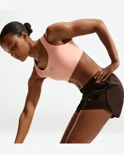 Brassière à maintien supérieur avec doublure légère Nike Swift Femme – 3/4