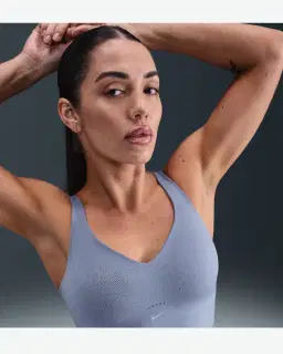 Brassière longue rembourrée Nike Alate à maintien normal Femme – 1/4