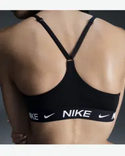 Brassière réglable rembourrée à maintien léger Nike Indy Femme – 3/4