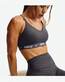 Brassière réglable rembourrée à maintien léger Nike Indy Femme – 3/4