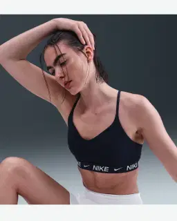 Brassière réglable rembourrée à maintien léger Nike Indy Femme – 3/4