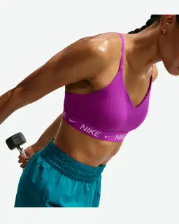 Brassière réglable rembourrée à maintien léger Nike Indy Femme – 3/4