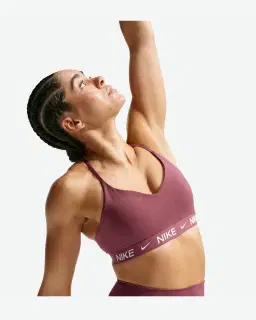 Brassière réglable rembourrée à maintien léger Nike Indy Femme – 3/4