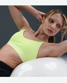Brassière réglable rembourrée à maintien léger Nike Indy Femme – 3/4