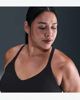 Brassière réglable rembourrée à maintien léger Nike Indy Femme – 1/4