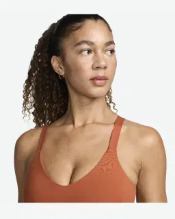 Brassière réglable rembourrée à maintien normal Nike Indy Femme – 3/4