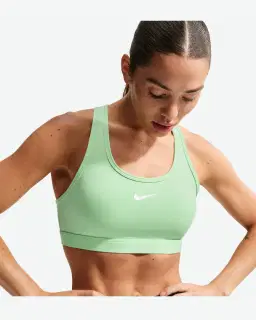 Brassière rembourrée à maintien normal Nike Swoosh Femme – 1/4