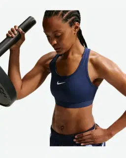 Brassière rembourrée à maintien normal Nike Swoosh Femme – 3/4