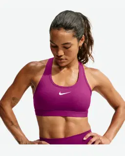 Brassière rembourrée à maintien normal Nike Swoosh Femme – 1/4