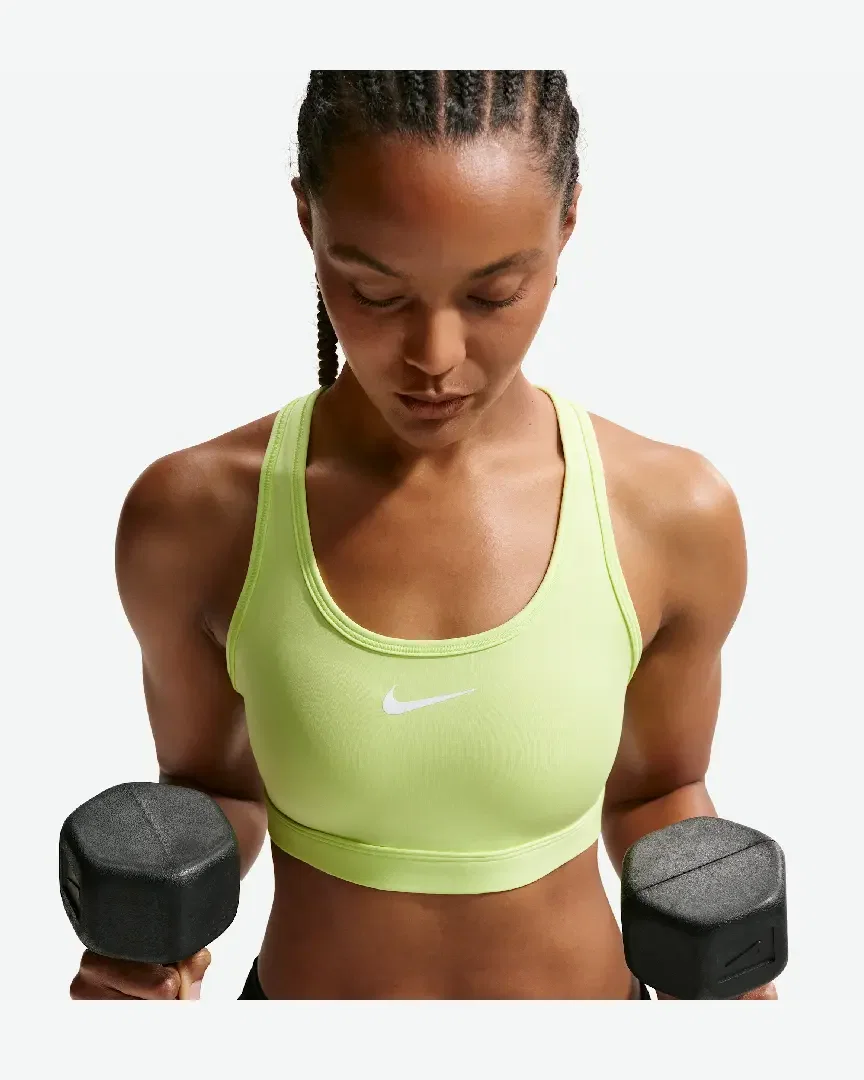 Brassière rembourrée à maintien normal Nike Swoosh Femme