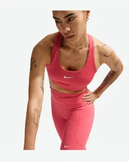 Brassière rembourrée Nike Swoosh Medium Support Femme – 3/4