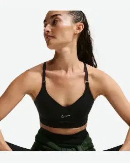 Brassière réglable rembourrée à maintien léger Nike Indy Femme – 3/4