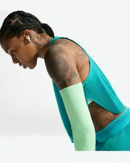 Débardeur court imprimé Dri-FIT ADV Nike AeroSwift Femme – 3/4