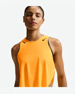 Débardeur court imprimé Dri-FIT ADV Nike AeroSwift Femme – 1/4