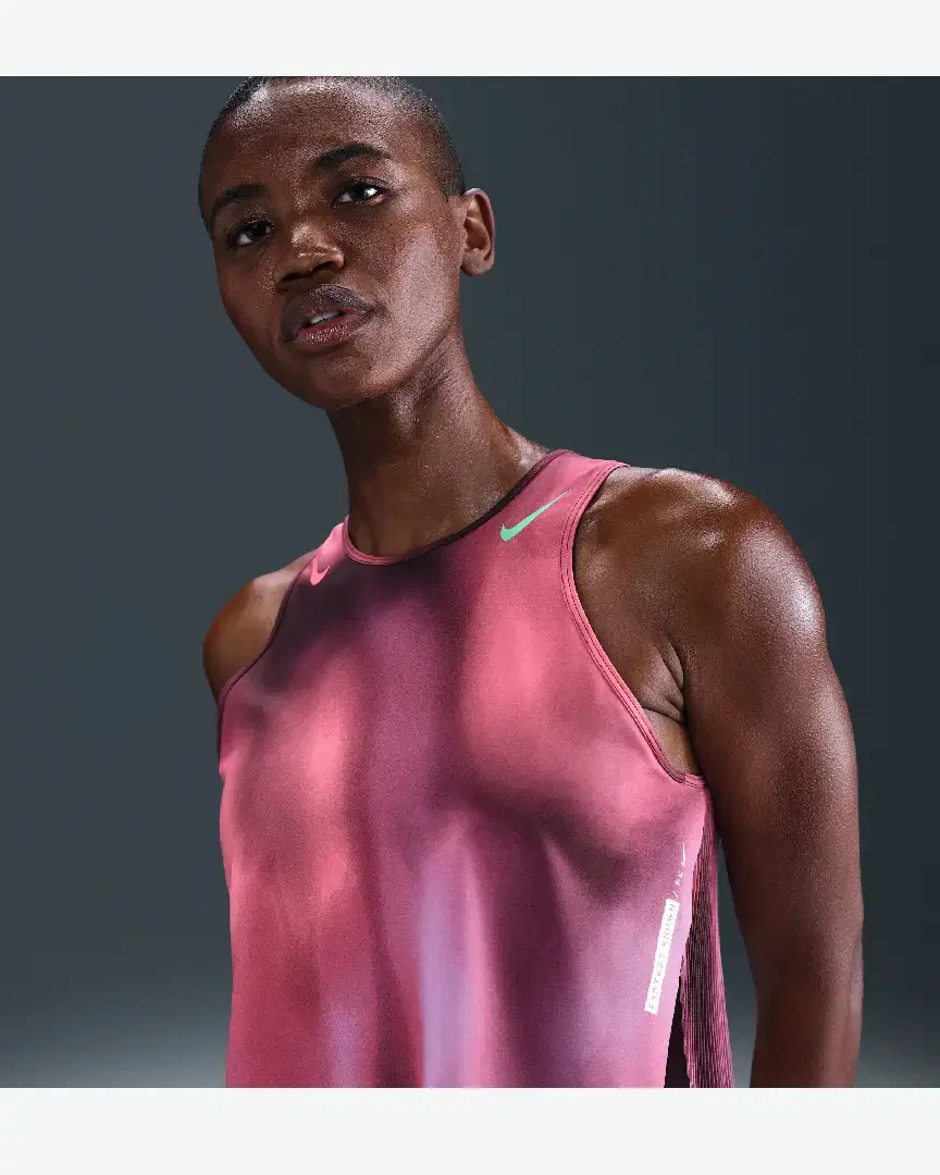 Débardeur Court Imprimé Dri-Fit Adv Nike Aeroswift W - Women (3) au meilleur prix !