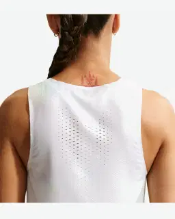 Débardeur court imprimé Dri-FIT ADV Nike AeroSwift Femme – 2/4