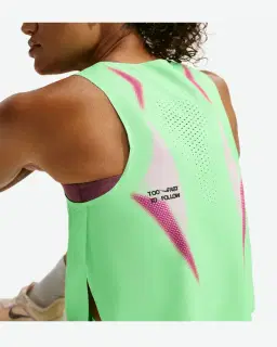 Débardeur court imprimé Dri-FIT ADV Nike AeroSwift Femme – 3/4