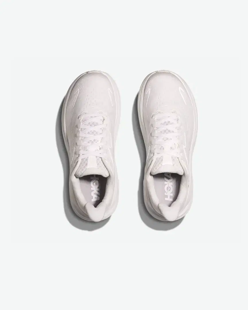 Hoka One One Clifton 10 M - 1162030-WWH (1) au meilleur prix !