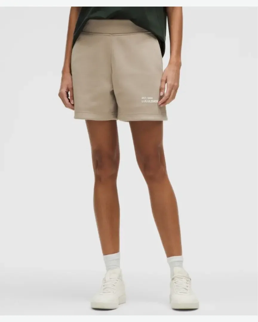 Lululemon short de sport épais 13 cm Femme