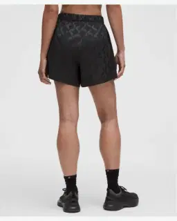 Lululemon short de survêtement taille haute en satin monogrammé 10 cm Femme – 3/5