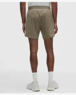 Lululemon short de tennis léger avec empiècements en mesh 18 cm Homme – 3/5