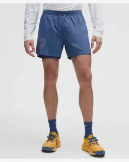 Lululemon short doublé fast and free x geoff mcfetridge 13 cm Homme – 2/5