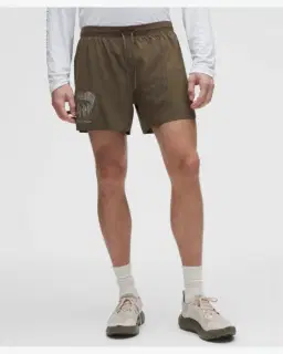 Lululemon short doublé fast and free x geoff mcfetridge 13 cm Homme – 2/5
