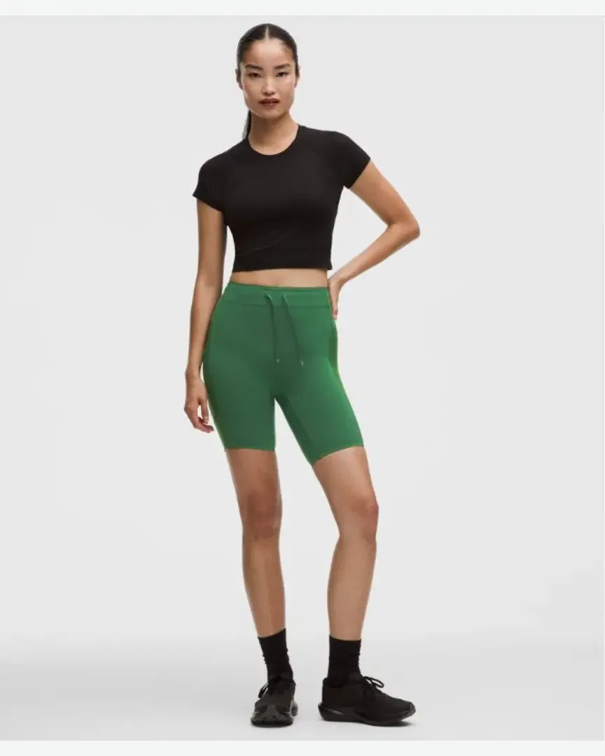 Lululemon short no line taille haute 20 cm Femme