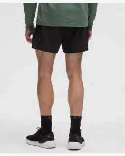 Lululemon short pace breaker non doublé 13 cm Homme – 3/5
