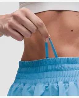 Lululemon short shake it out taille haute 6 cm Femme – 4/5