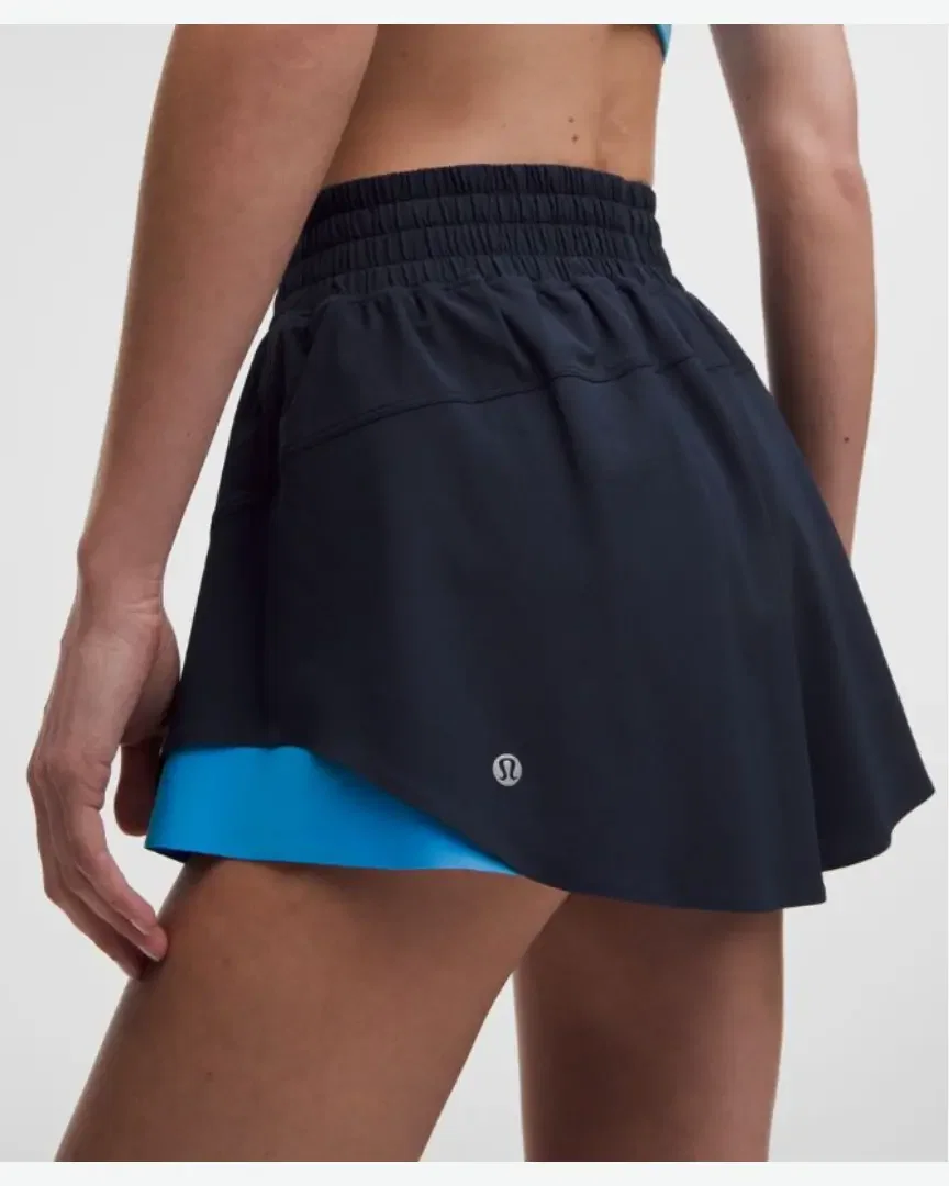 Lululemon short shake it out taille haute 6 cm Femme