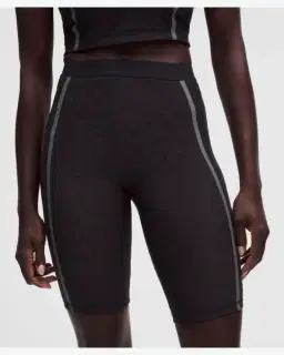 Lululemon short taille haute avec empiècements en dentelle 2 5 cm Femme – 4/5