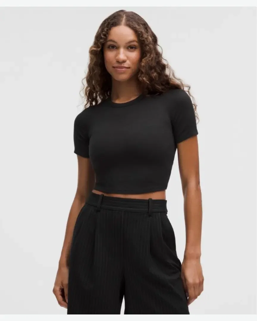 Lululemon T-Shirt Court À Ourlet Droit Hold Tight W
