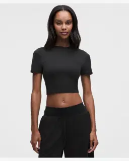 Lululemon t-shirt court wundermost à col rond en ultra-soft nulu Femme – 1/5