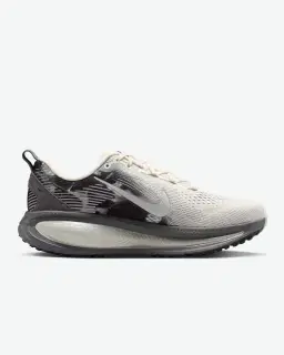 Nike Vomero 18 Femme – 3/4