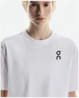 On Running Club Boxy-T Femme – 4/5