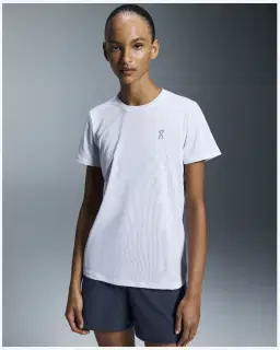 On Running Core-T Femme – 3/5