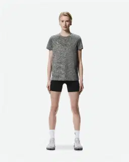 On Running Core-T Femme – 1/5