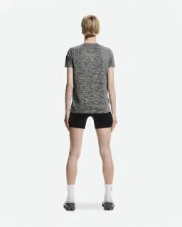 On Running Core-T Femme – 2/5