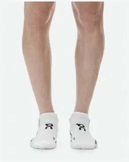 On Running Court Sock Low Unisexe – 1/3