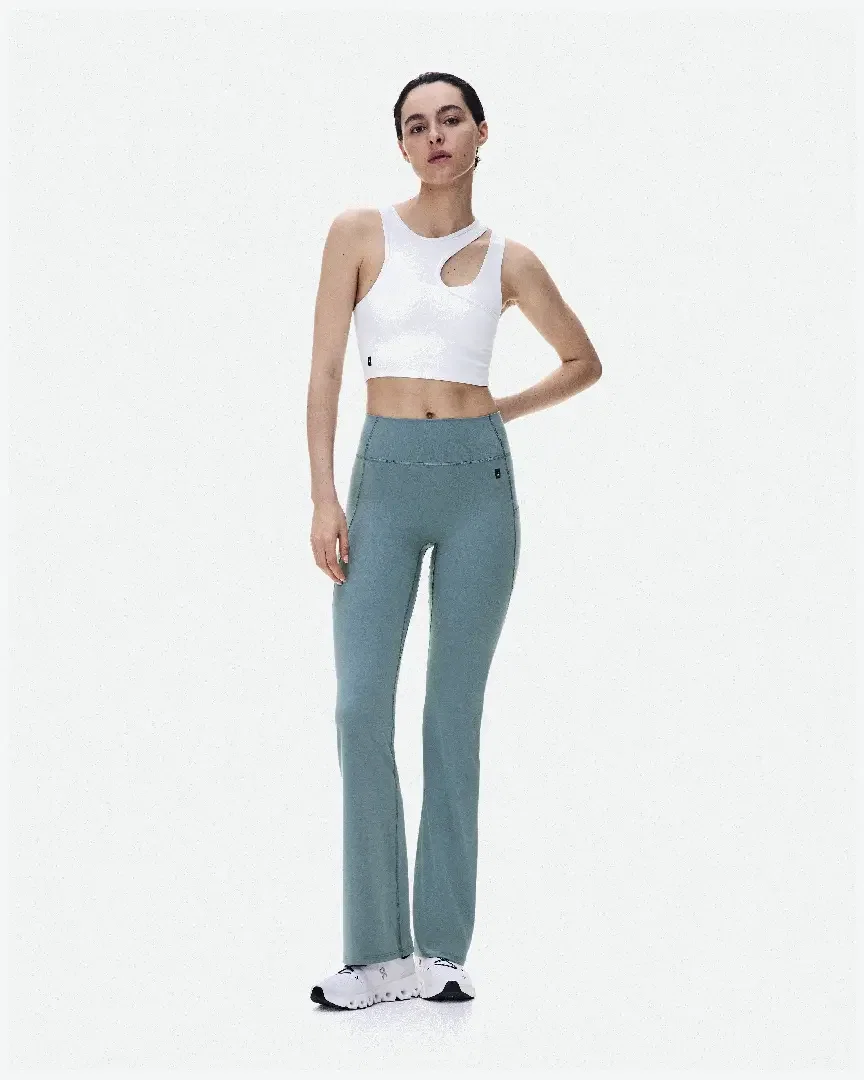 On Running Studio Asymmetric Crop W