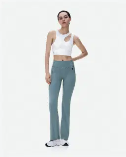 On Running Studio Asymmetric Crop Femme – 1/5