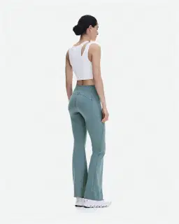 On Running Studio Asymmetric Crop Femme – 3/5