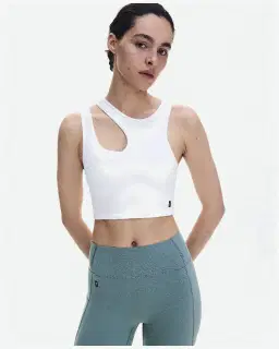 On Running Studio Asymmetric Crop Femme – 5/5